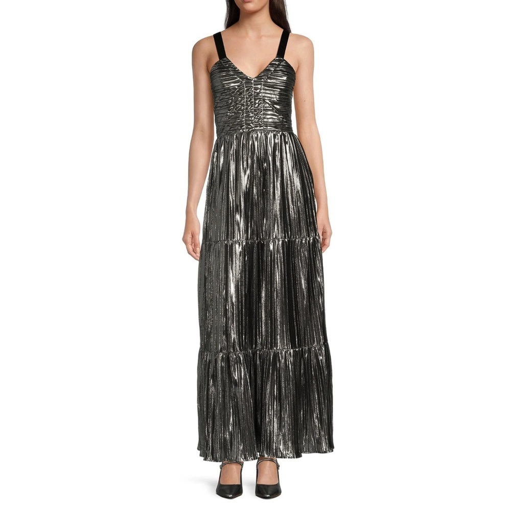 NWT NEW DKNY Shimmering Strapless Dress in Silver
Super stylish 🩶